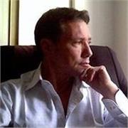 Docente di Diritto con un Master conseguito presso l'Istituto Direkta